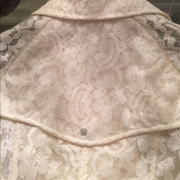 Elie Tahari lace rain coat in size XS - Picture 5 of 6